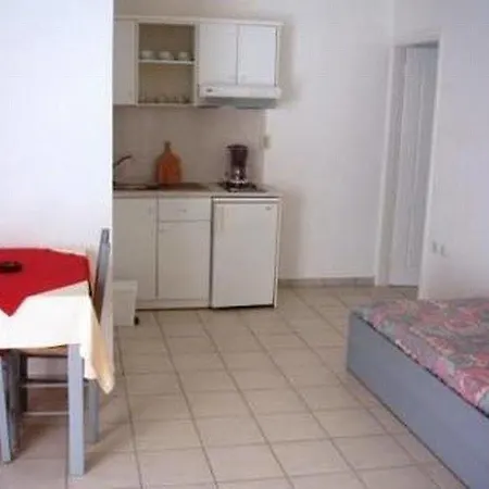 Irida Hotel 2*